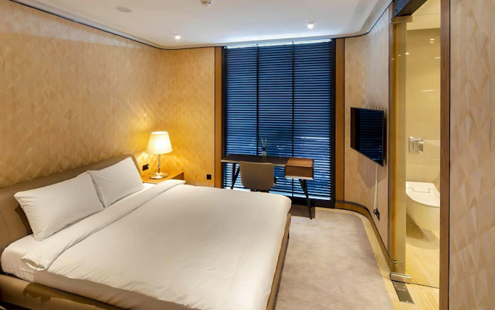 Private room with bed and desk at Primeclass Lounge, Zurich Airport Terminal E.