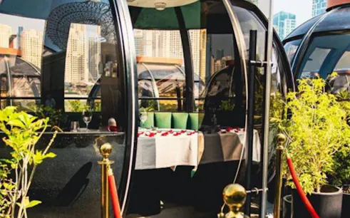 experiência de gastronomia em cabine privada em dubai com menu pan-asiático de 4 pratos e vista para o horizonte-1