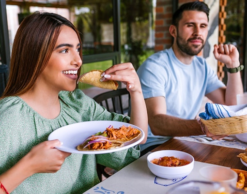 Guests enoying tacos