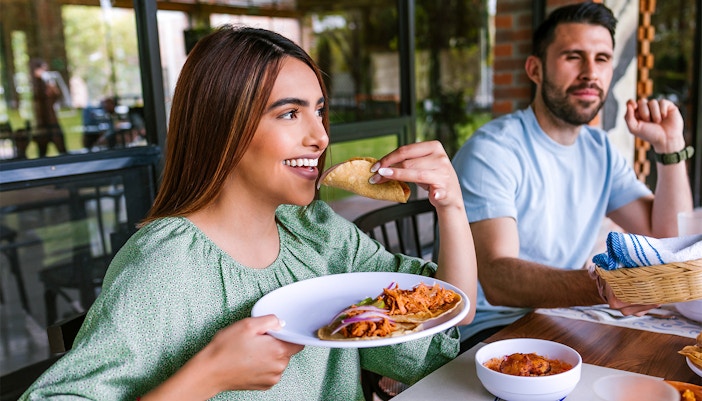 Dining at Restaurant La Dama, Barcelona Zoo, with tacos and local cuisine.