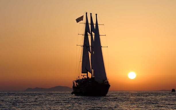 Sailing ship at sunset on Volcanic Islands Dinner Cruise.