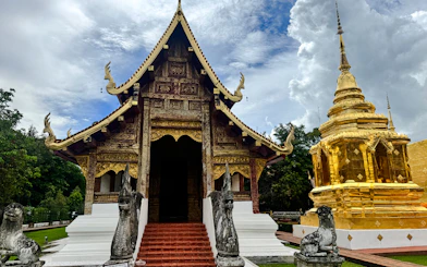 Chiang Mai City and Doi Suthep Private Guided Tour with Trishaw Ride