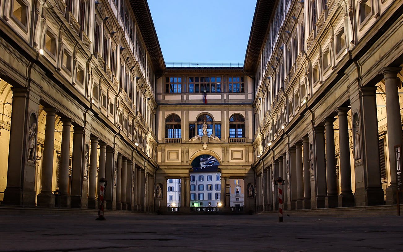 Uffizi Gallery courtyard in Florence, Italy, showcasing Renaissance architecture.