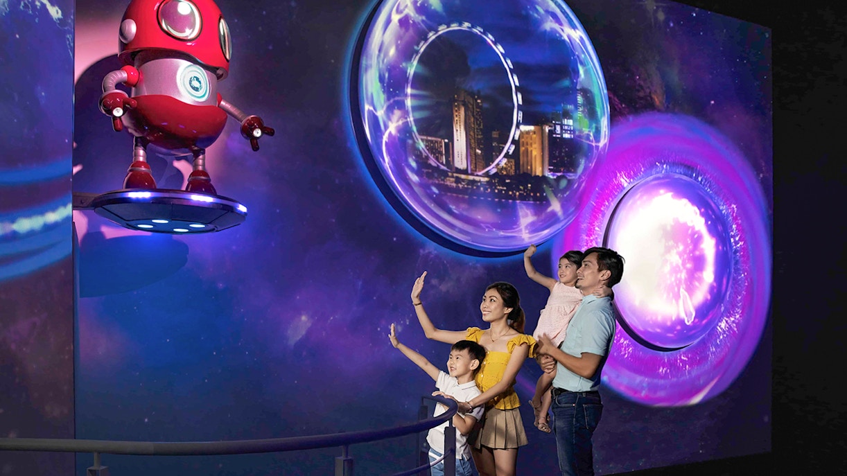 Singapore Flyer with Time Capsule