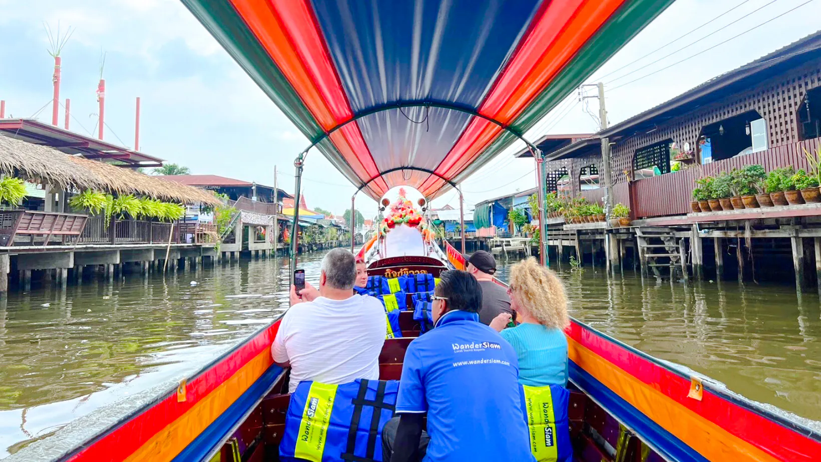 tuk-tuk- og langhalet båttur i bangkoks kanaler med thailandsk drakt og fotostopp ved wat arun-1