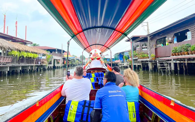 tuk-tuk- og langhalet båttur i bangkoks kanaler med thailandsk drakt og fotostopp ved wat arun-1