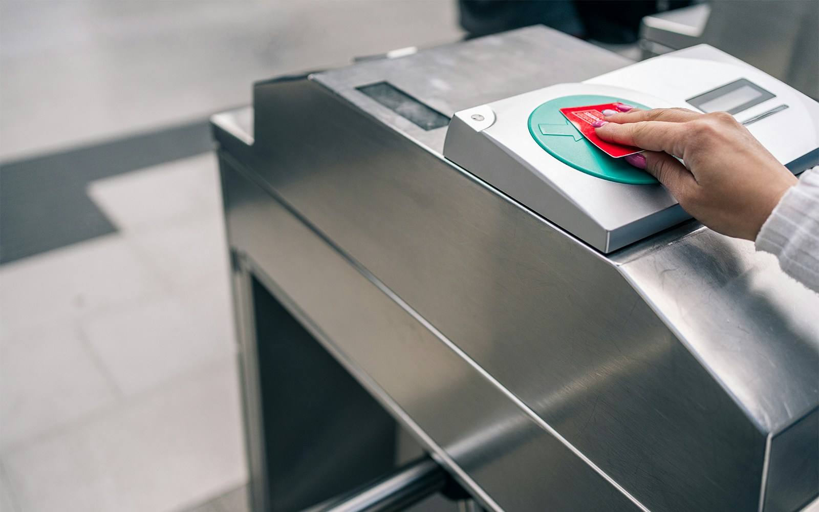 Barcelona Travel Card with city landmarks and public transport icons.