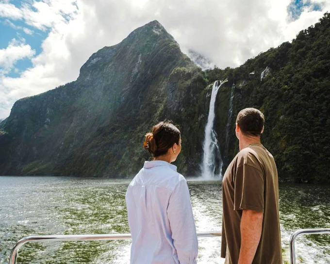 From Te Anau: Small-Group Milford Sound Tour with Captain's VIP Cruise & Picnic Lunch (Product 55218)