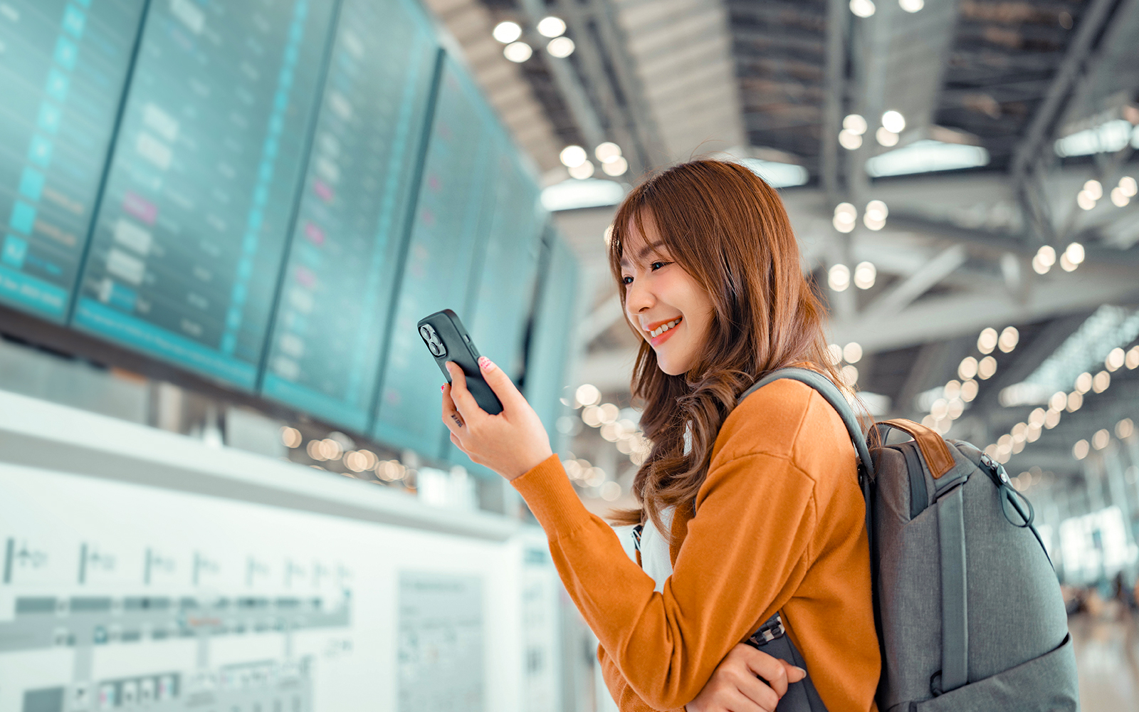 Viajera en una estación de autobuses.