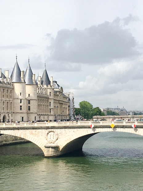 Concierge guiding Treasure Hunt tour near Conciergerie, Paris.