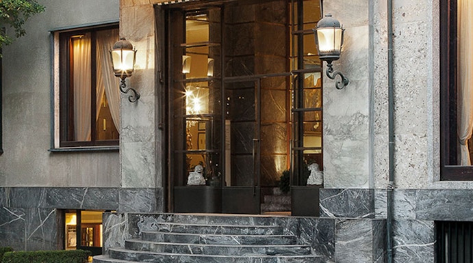 Entrance of Villa Necchi Campiglio in Milan with stone steps and garden.