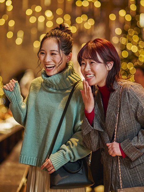 Visitors enjoying Christmas decorations in the Great Hall at Harry Potter Studio Tour Tokyo.