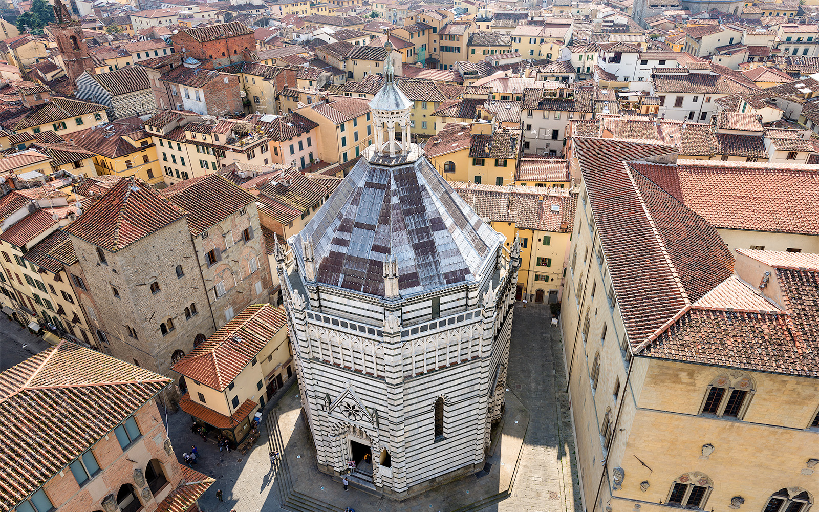 Un Battistero bicromo