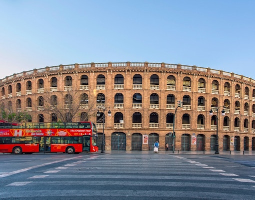 Panoramic view of Plaza de la Virgen and Valencia old town with historic buildings and fountain.