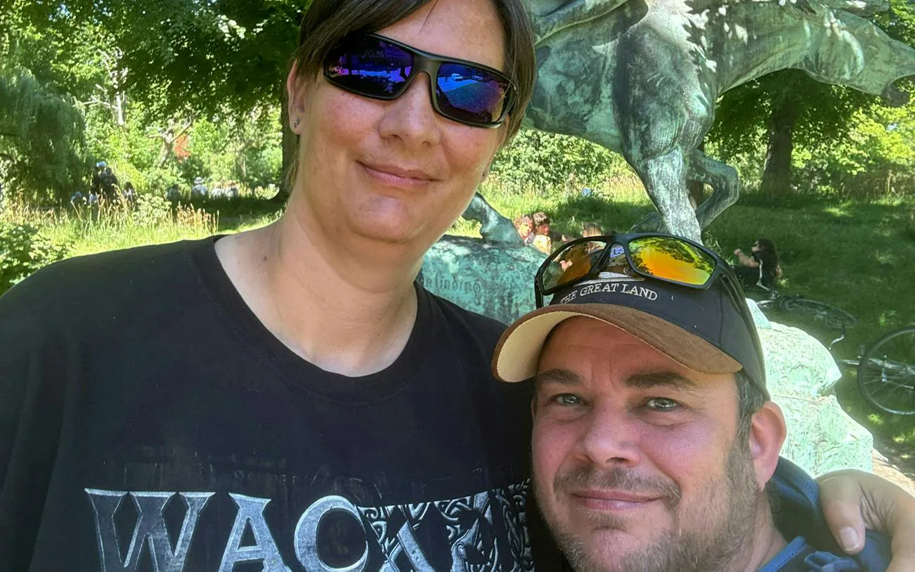 Two people in front of a statue in Copenhagen's Royal District during a self-guided city exploration game.