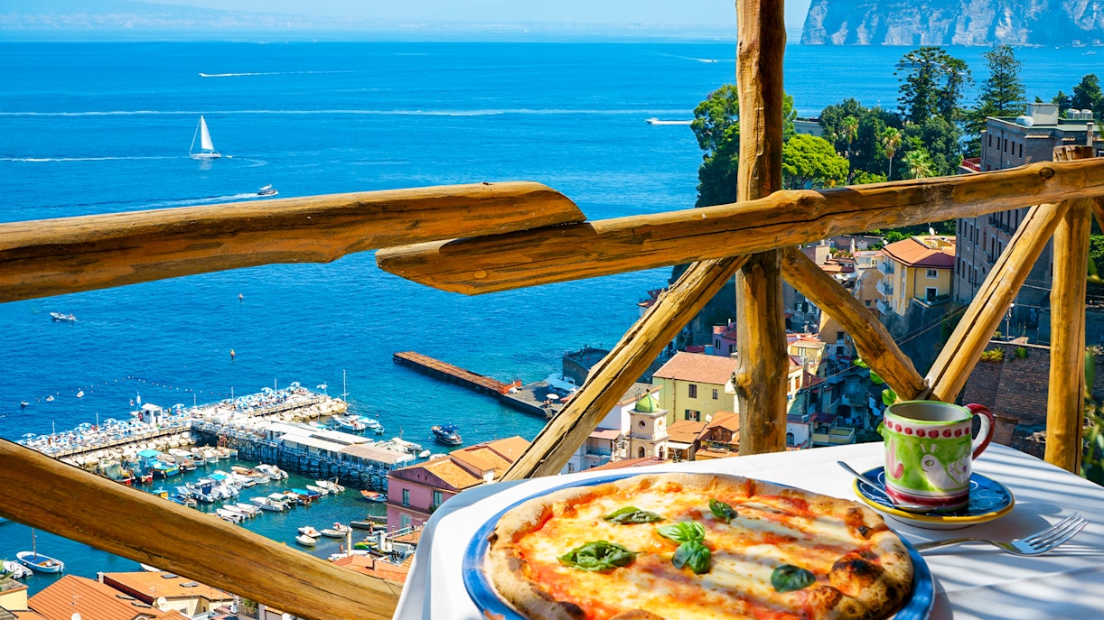 amalfi restaurant with view