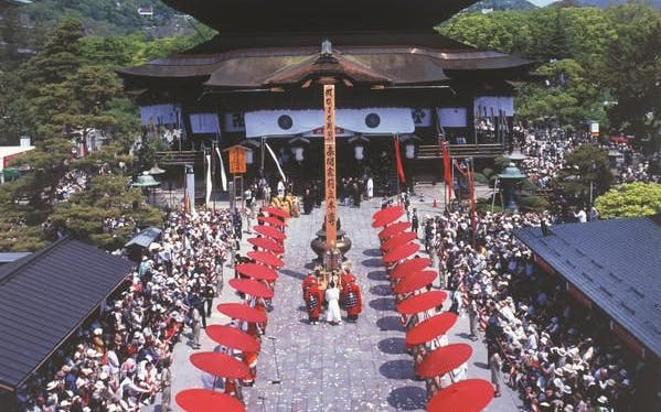 nagano: snow monkeys, zenkoji temple & sake day trip-3