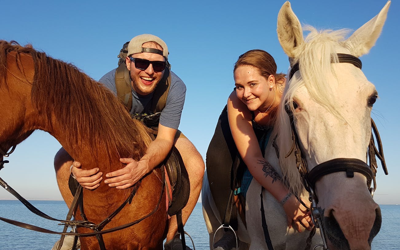balade à cheval premium de 2 heures : sentier dans le désert et plage en bord de mer - hurghada-5