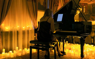 Pianist performing Queen music by candlelight at Chopin Gallery, Krakow.