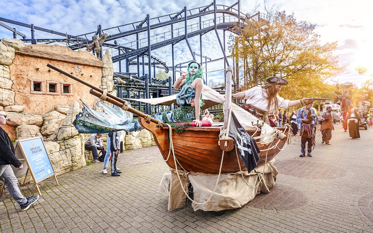 Pirate-themed Halloween parade at Bobbejaanland with costumed performers on a wooden ship float.