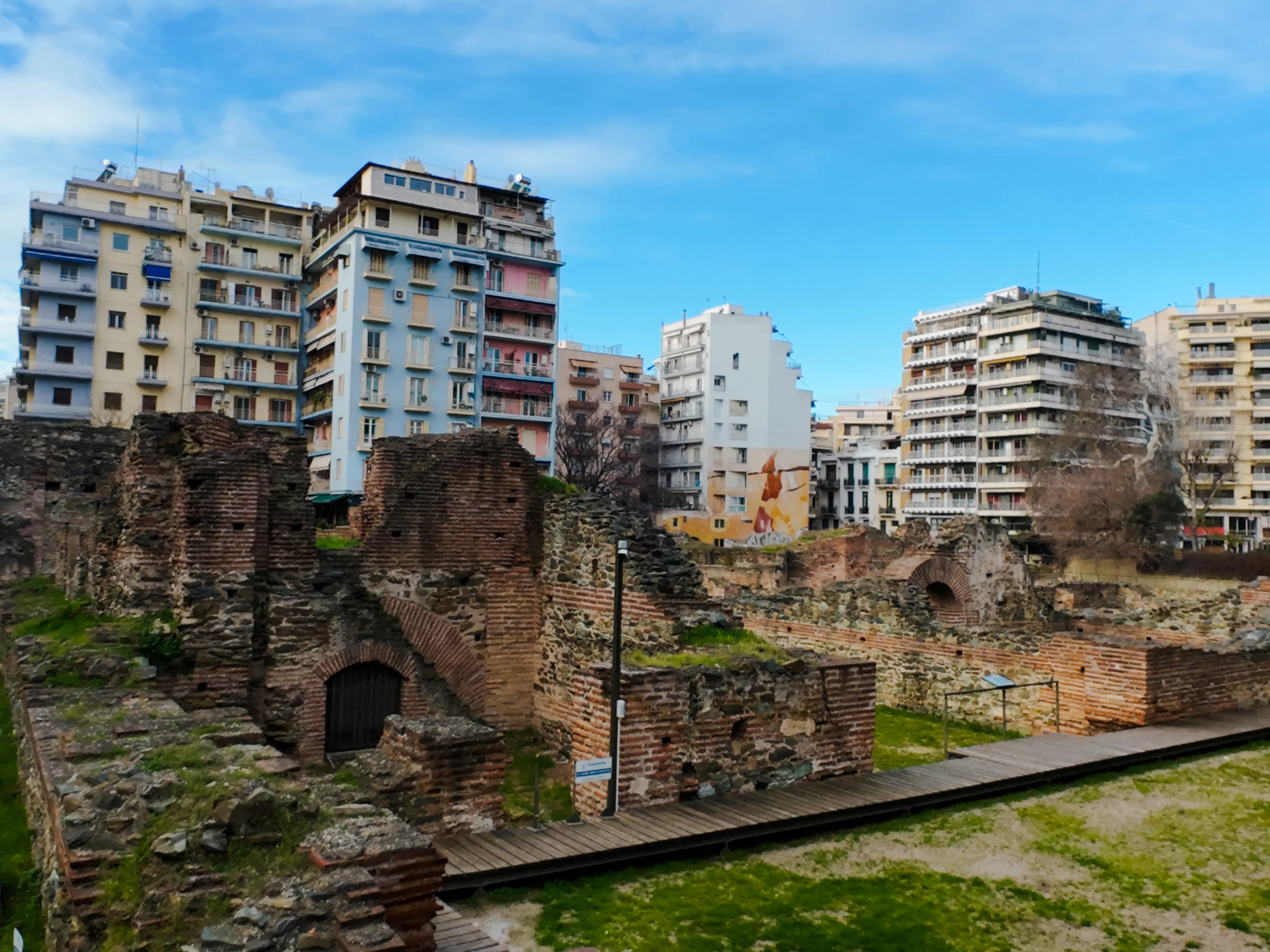 vandretur i thessaloniki i liten gruppe til skjulte barer, med drikke og salte snacks-1