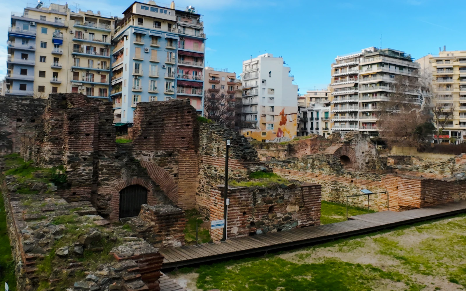 Thessaloniki Small-Group Hidden Bars Walking Tour With Drinks and Savoury Bites