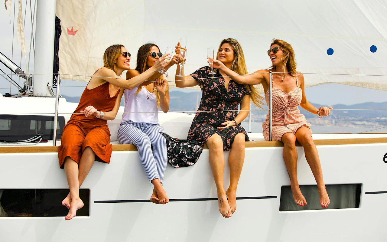 2-stündige Segeltour in Barcelona mit offener Bar und Snacks — 3