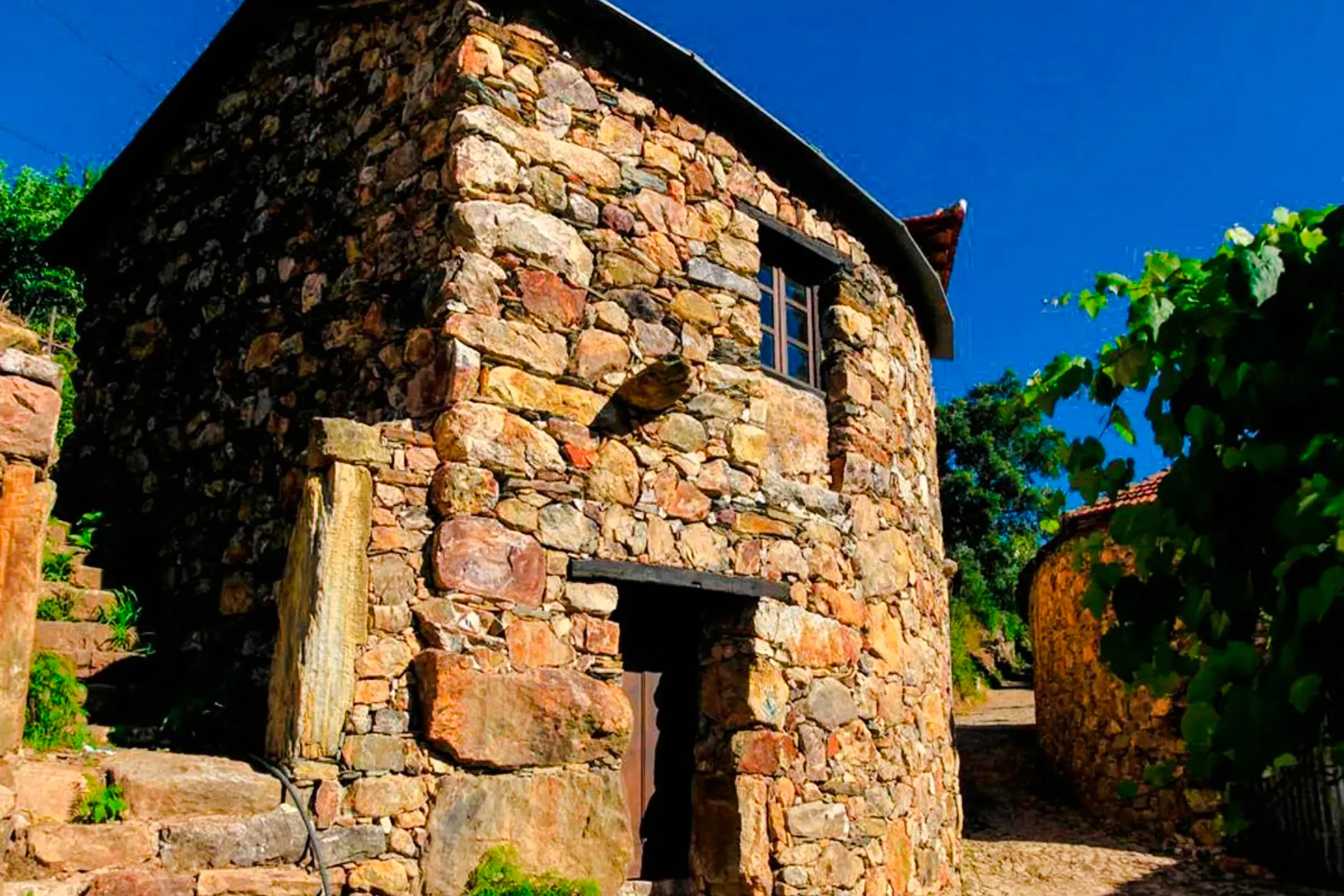 Porto: Small Group 4x4 Jeep Tour in the Mountains with Pick-up