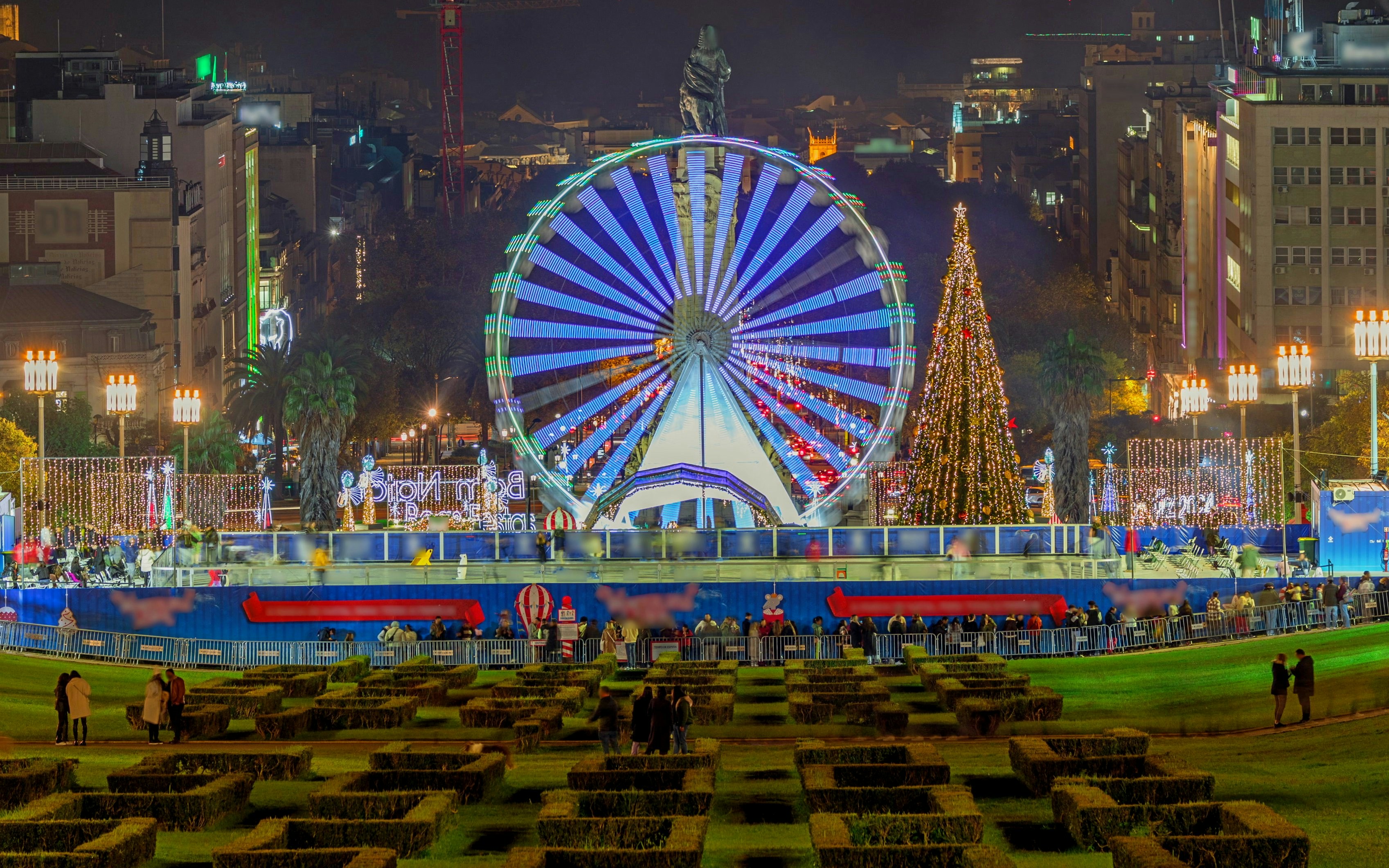 Ferris wheel at Wonderland Lisboa Christmas event in Parque Eduardo VII, Lisbon, Portugal.