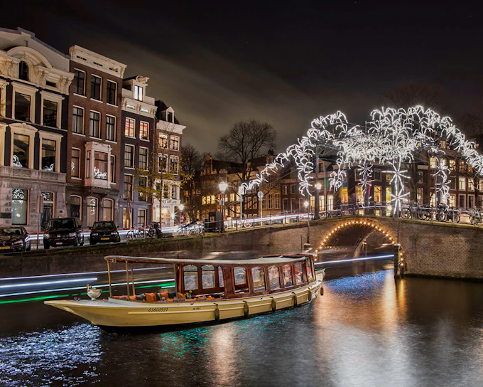 Amsterdam Light Festival: 75-min Luxury Cruise with Optional Unlimited Drinks & Snacks