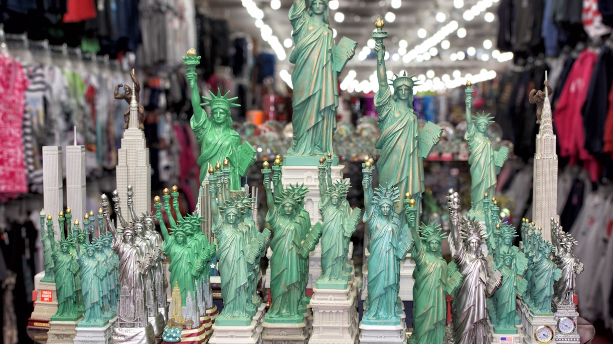 Shop - visit statue of liberty