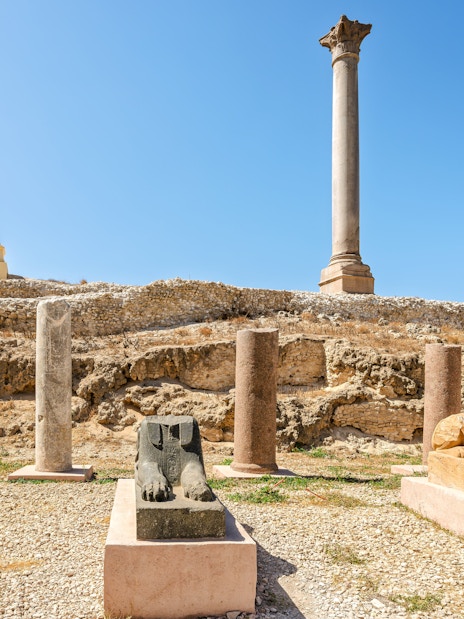 Ancient Roman column and Egyptian sphinxes at Pompey's Pillar site, Alexandria, Egypt.