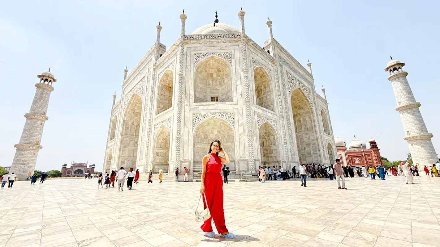 Taj Mahal with visitors during sunrise on a private day tour from Delhi, Agra.