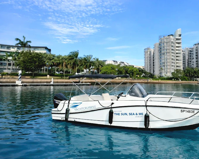 YachtCruiseSG Southern Islands Speedboat Guided Tour