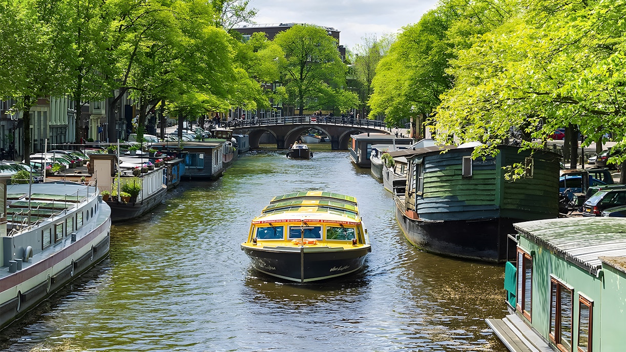 sightseeing boat amsterdam