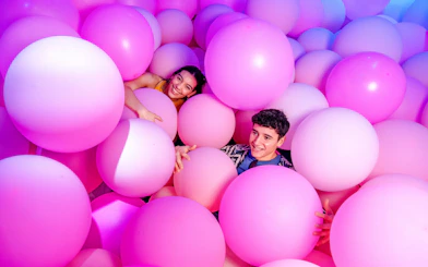 Participants enjoying pink balloon room at Bubble Planet, Cologne.