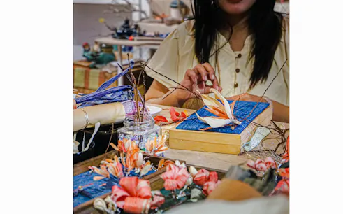 ho chi minh city: vietnamese floral clock-making workshop-1
