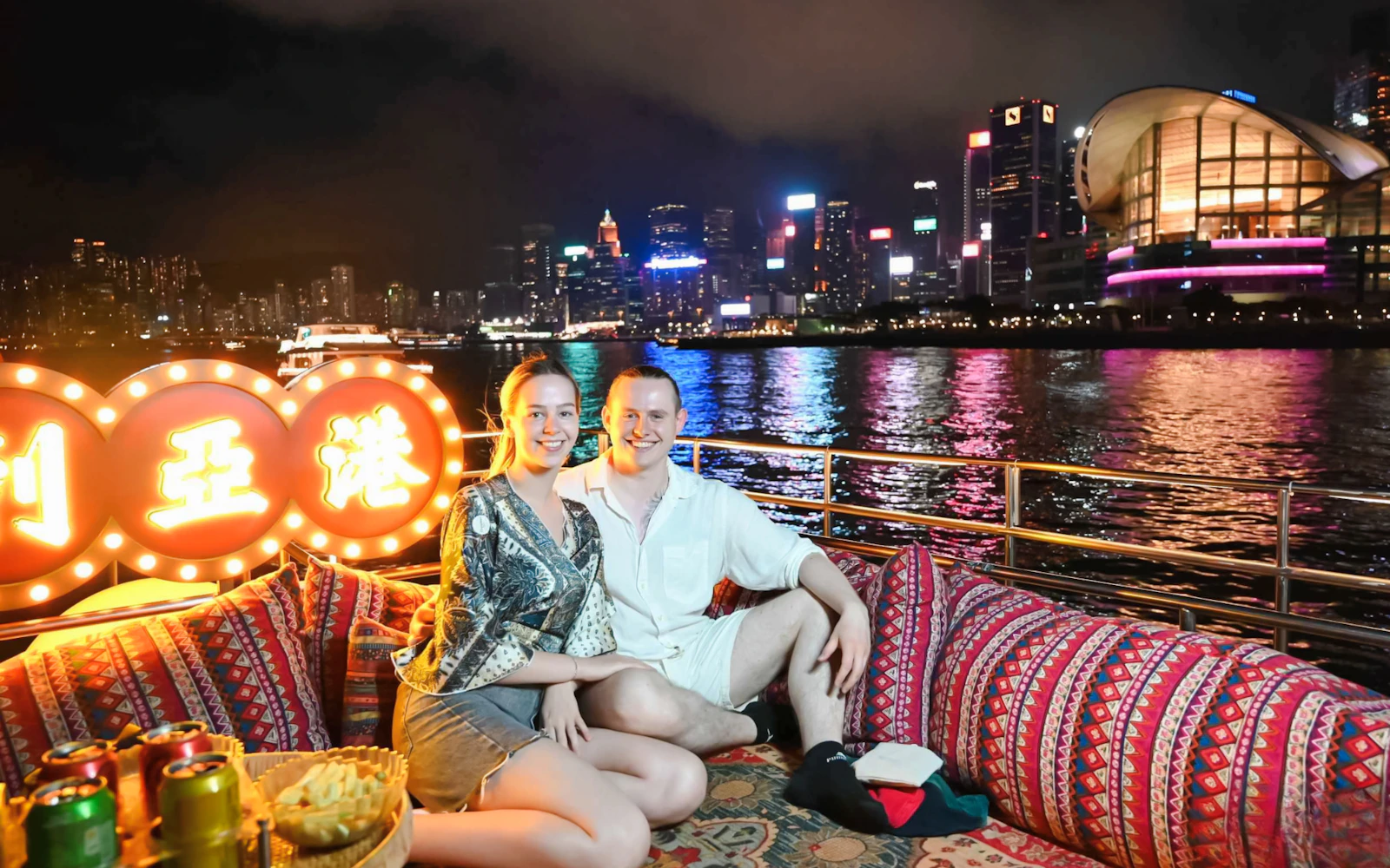 Hong Kong Victoria Harbour Evening Yacht Cruise on Dreamer with Snacks, Soft Drinks & Photos Image 10