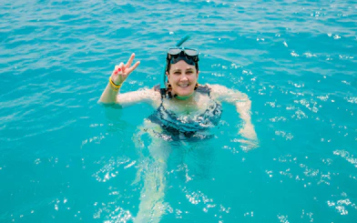 Snorkeler enjoying clear waters on Koh Samui Pig Island speedboat tour.