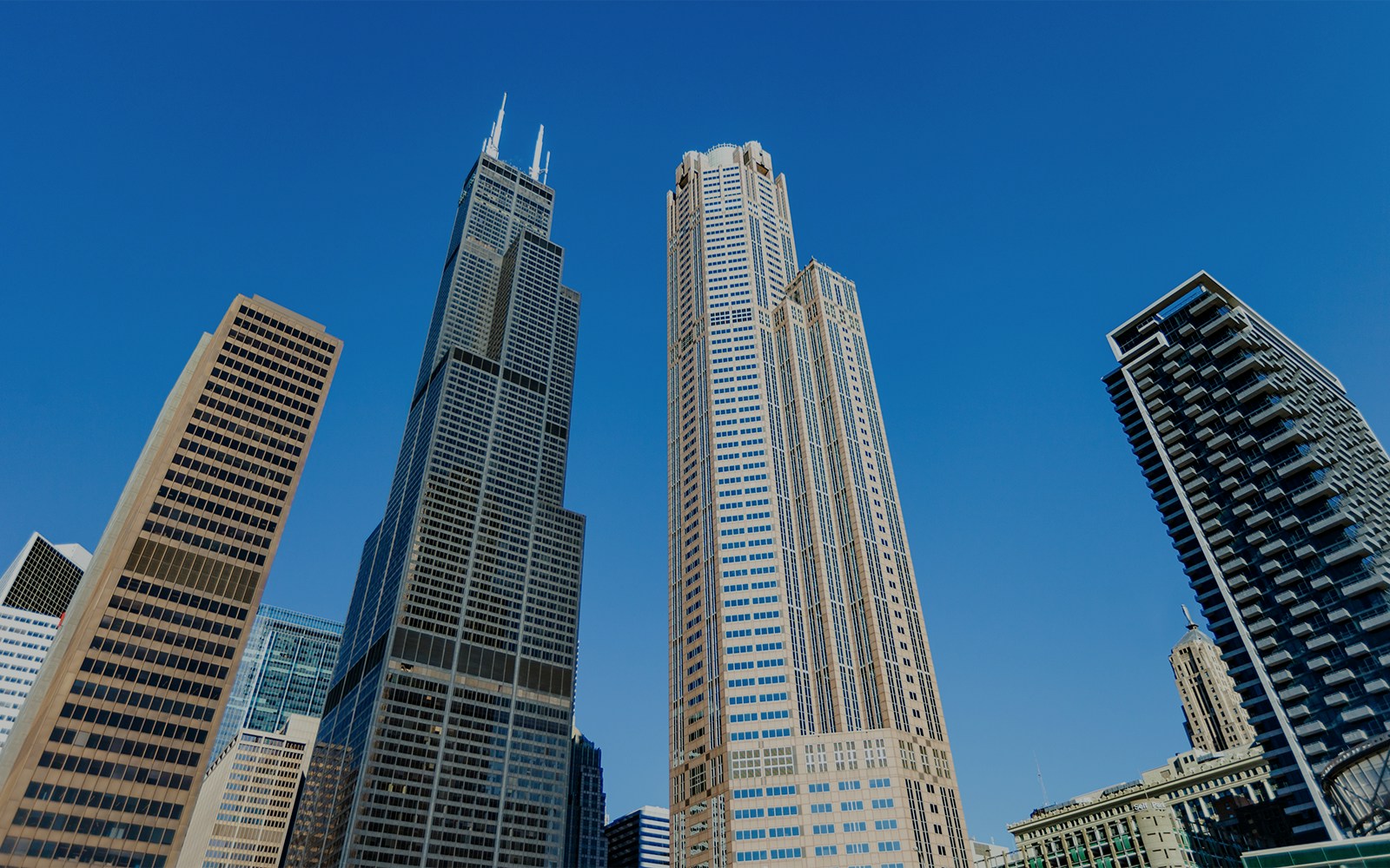 Chicago skyline with Willis Tower and Lake Michigan in the background, Illinois, USA.