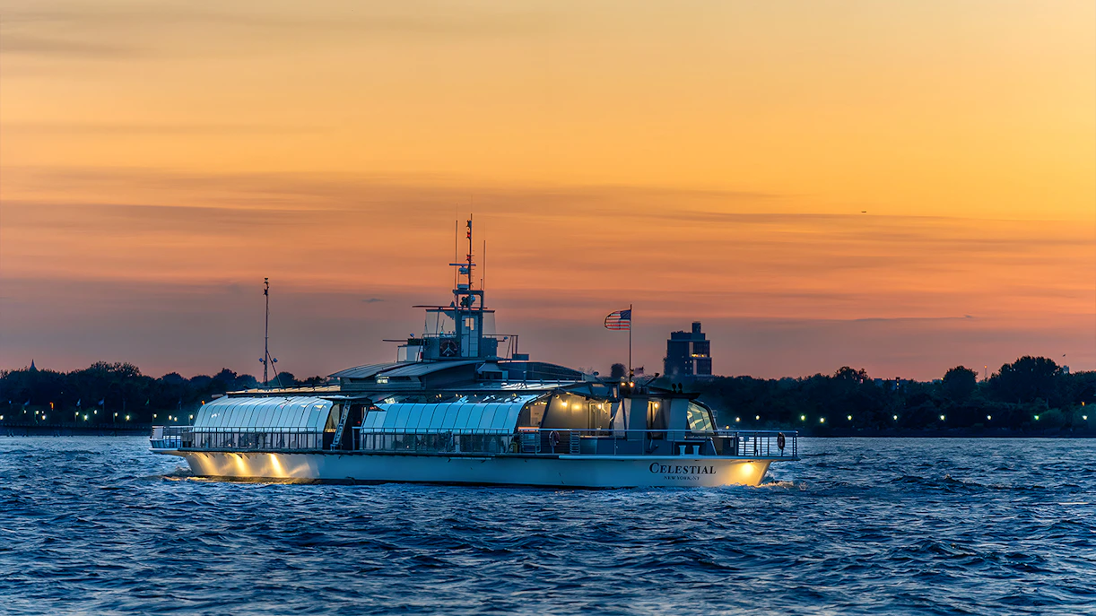 https://cdn-imgix.headout.com/media/images/19eeee9153e71da24cccad3799eba98f-27613-new-york-bateaux-new-york-premier-dinner-cruise-02.jpg