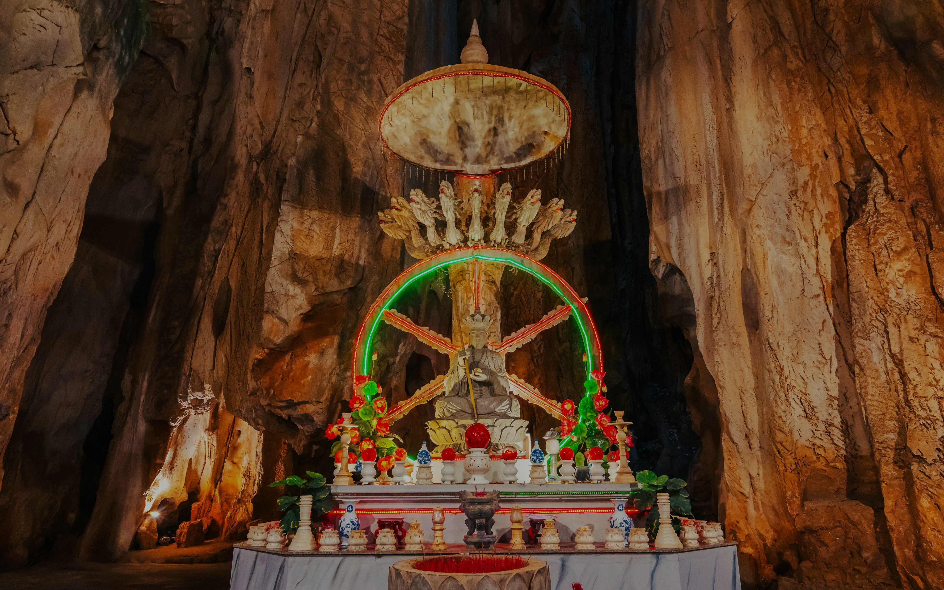 Altar with statue inside a cave at Sơn Trà Peninsula, Đà Nẵng, Vietnam.