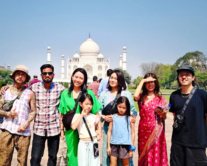 From Delhi: Taj Mahal Sunrise and Agra Fort Private Guided Day Trip with Entry Tickets and 5-Star Breakfast