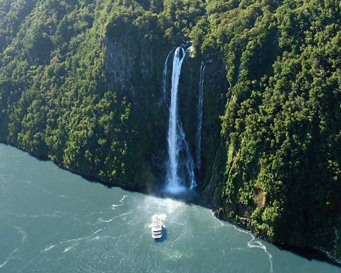 From Te Anau: Small-Group Day Trip with Extended Milford Sound Cruise & Picnic Lunch (Product 55221)