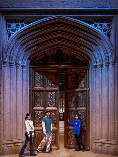 Visitors entering the Great Hall set at Warner Bros. Studio Tour Tokyo, The Making of Harry Potter.