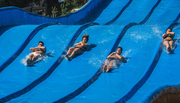 people on the slide in aqualand