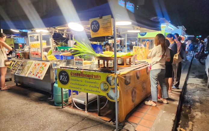 Chiang Mai Small-Group Night Market Street Food Walking Tour with Tastings