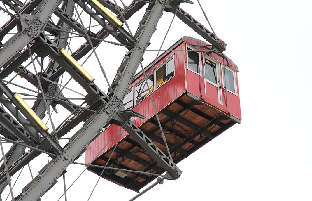 Vennis Ferris Wheel weighs