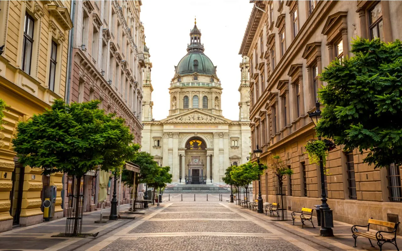 Budapest's Jewish Quarter: Self-Guided City Exploration Game Image 7