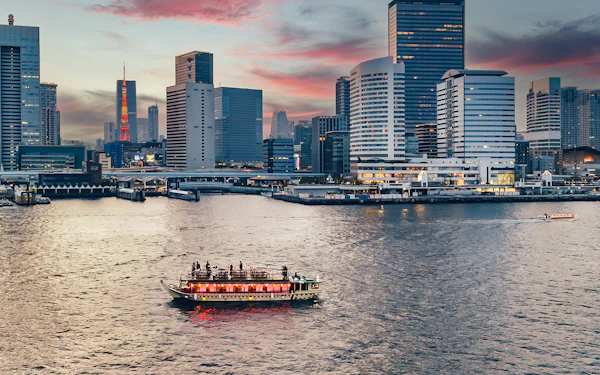 Tokyo Limited-Date Cherry Blossom Route Cruise with Show & Meal